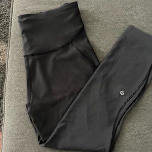 ✨ Lululemon Base Pace High-Rise Tight 25"
Two-Tone Ribbed